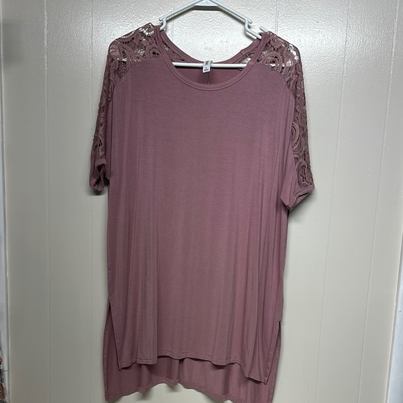 Zenana Outfitters Pink Asymmetrical Blouse with Lace - Picture 1 of 8